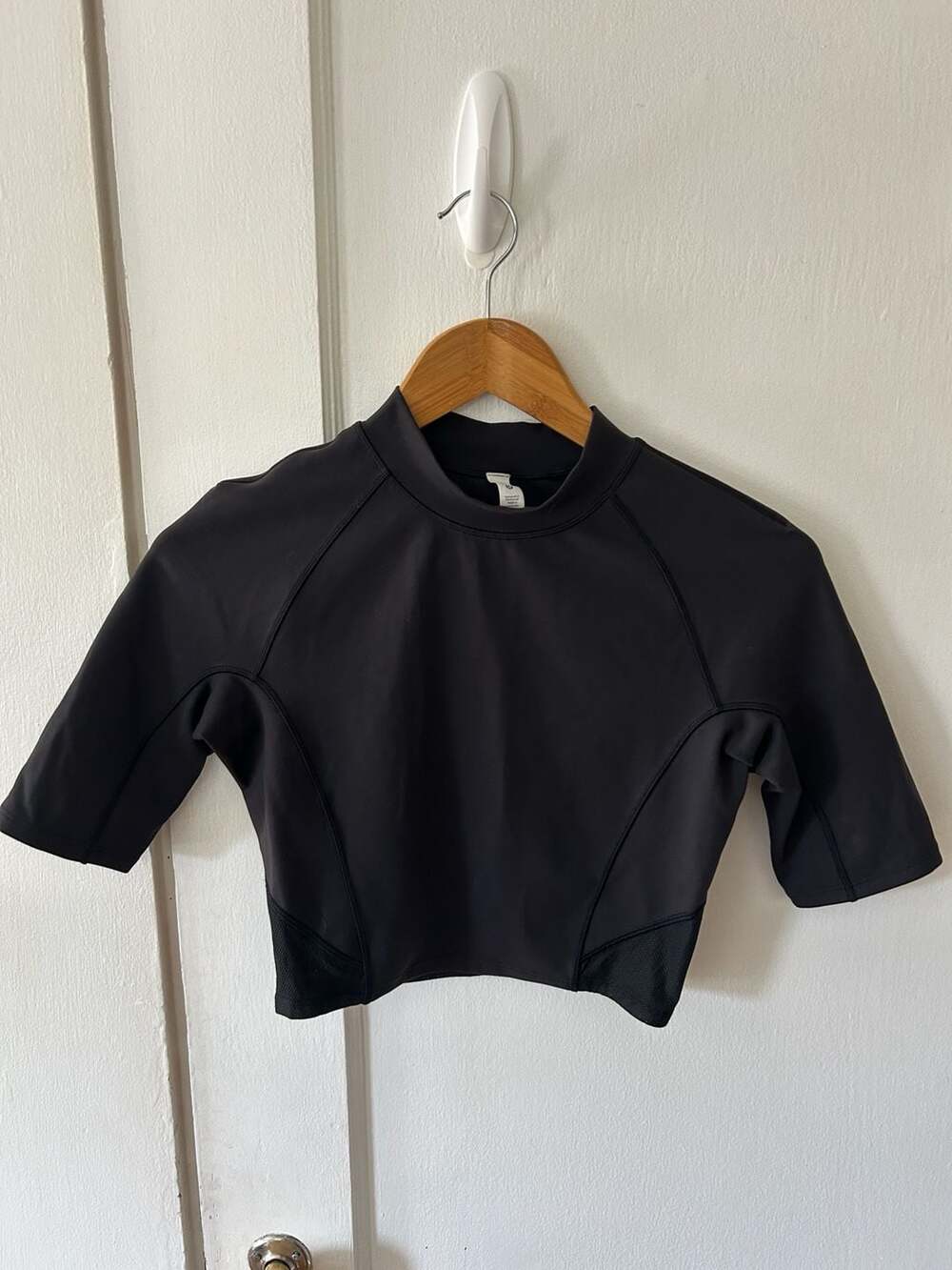 Lululemon Water Bound Mock Neck Rash Guard Black Size 6